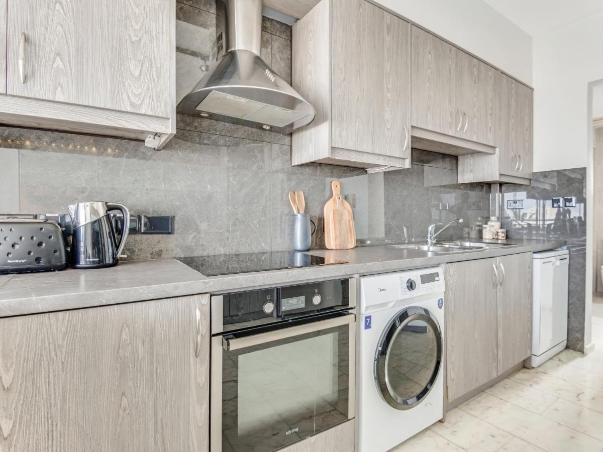 Sanders Coral Court Penthouse - Cute 3-Bedroom Apartment With Balcony Limassol Exterior foto